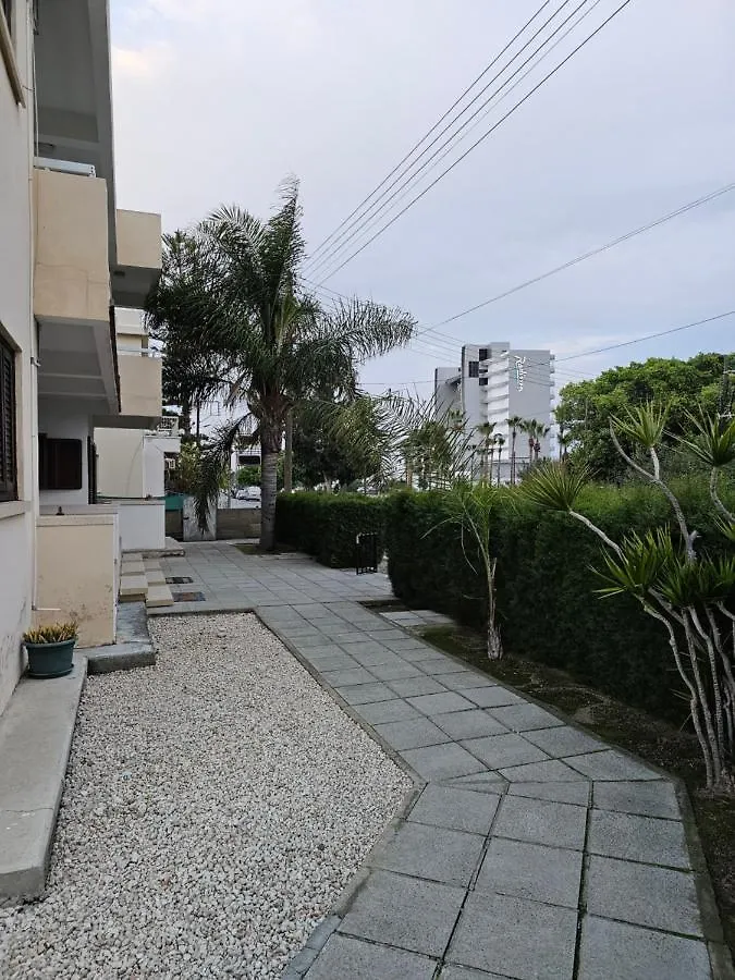 ** Hotel apartamentowy Sea Apartments Larnaca Cypr