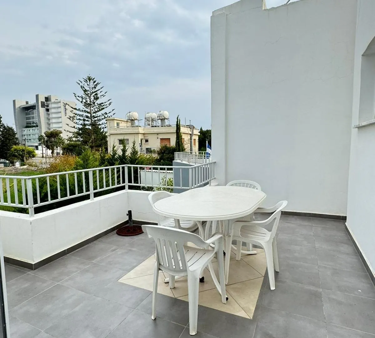 Sea Apartments Larnaca Hotel apartamentowy