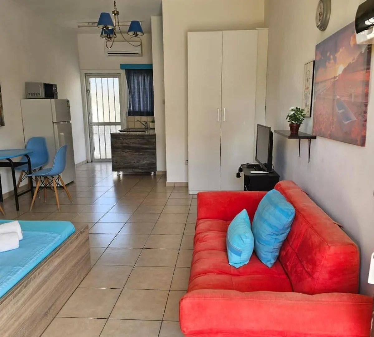 Sea Apartments Larnaca 2*,