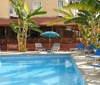 Sea Apartments Larnaca 2*,