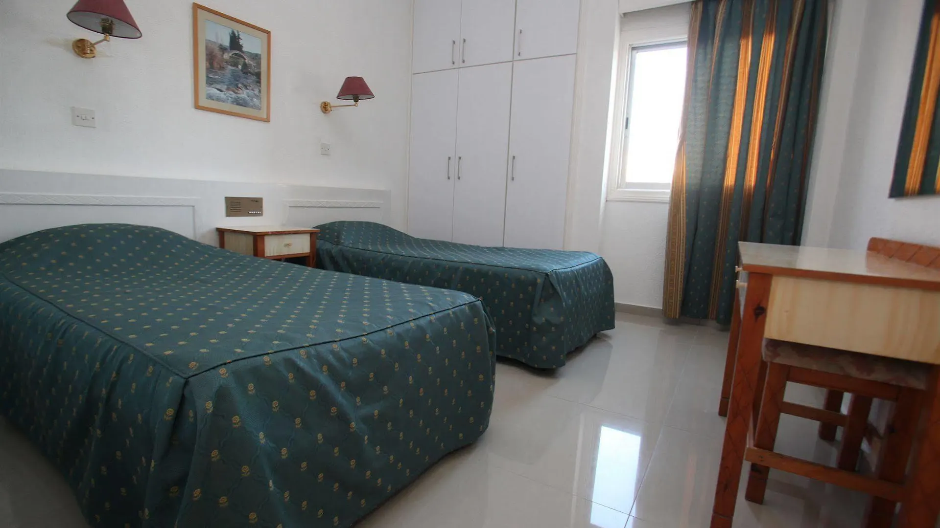 Hotel apartamentowy Sea Apartments Larnaca